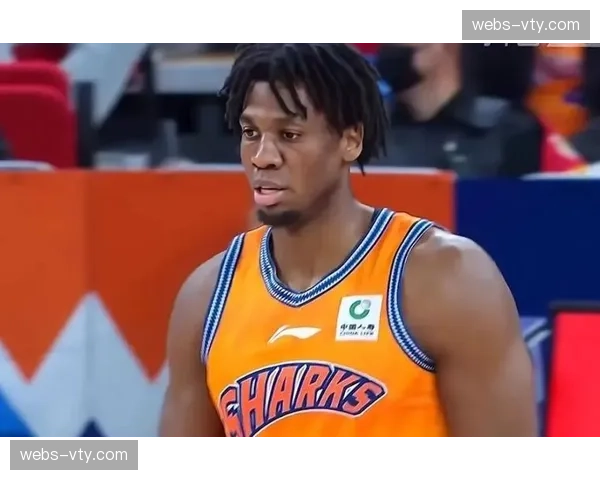 篮板球争夺内线统治力 怀特塞德26篮板展护框价值